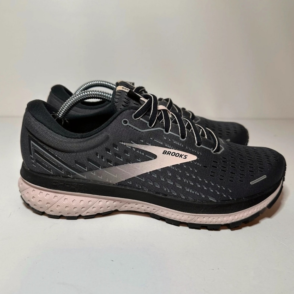Brooks Ghost 13 Womens Running Walking Shoes Gray Athletic Sneakers Size 7.5B